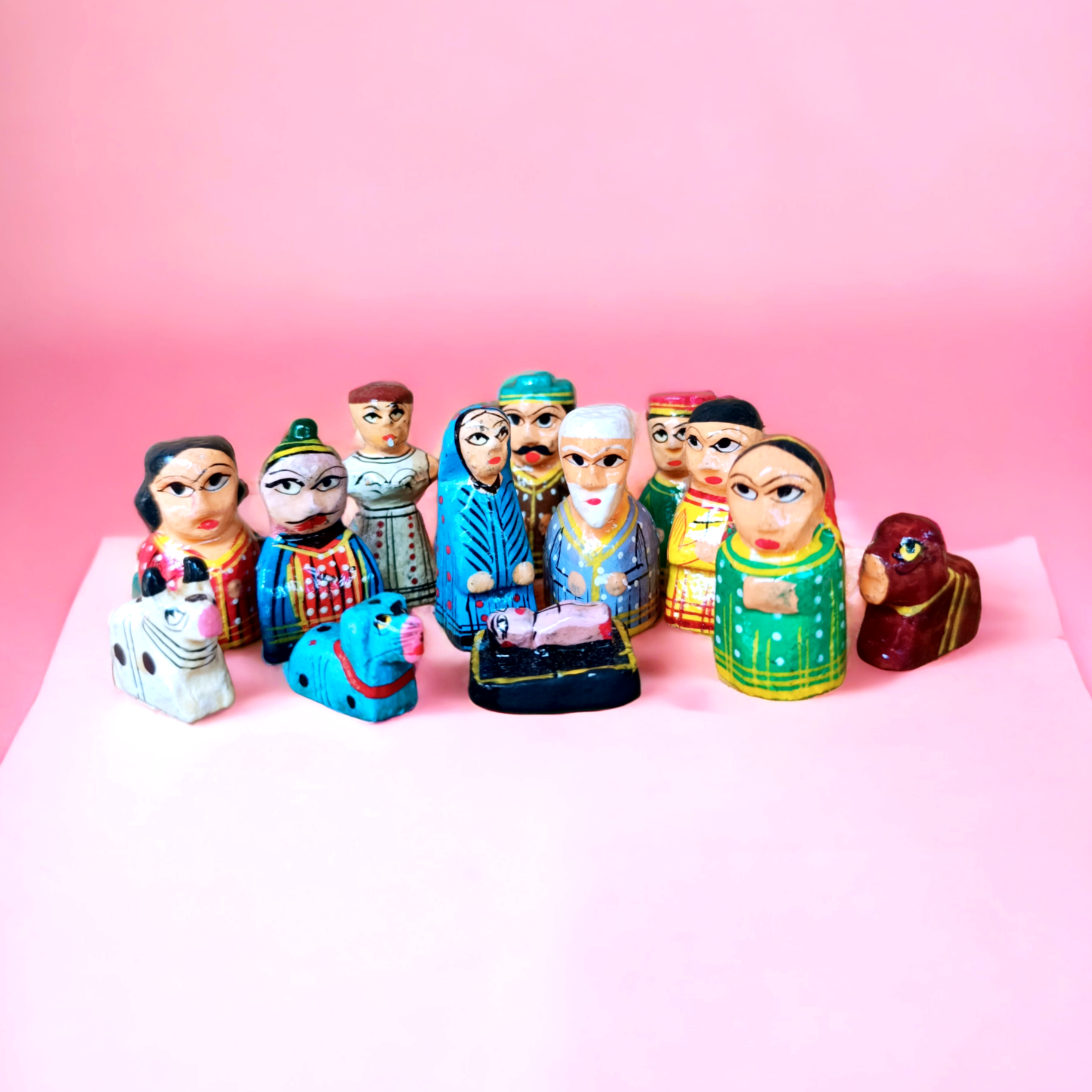 Crèche de Noël indienne peinte à la main – 13 pièces