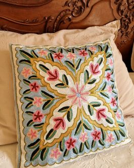 Housse de coussin brodée du Cachemire – Amandier en fleur