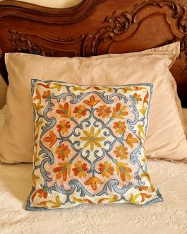 Housse de coussin brodée du Cachemire – Arabesques de Nishat