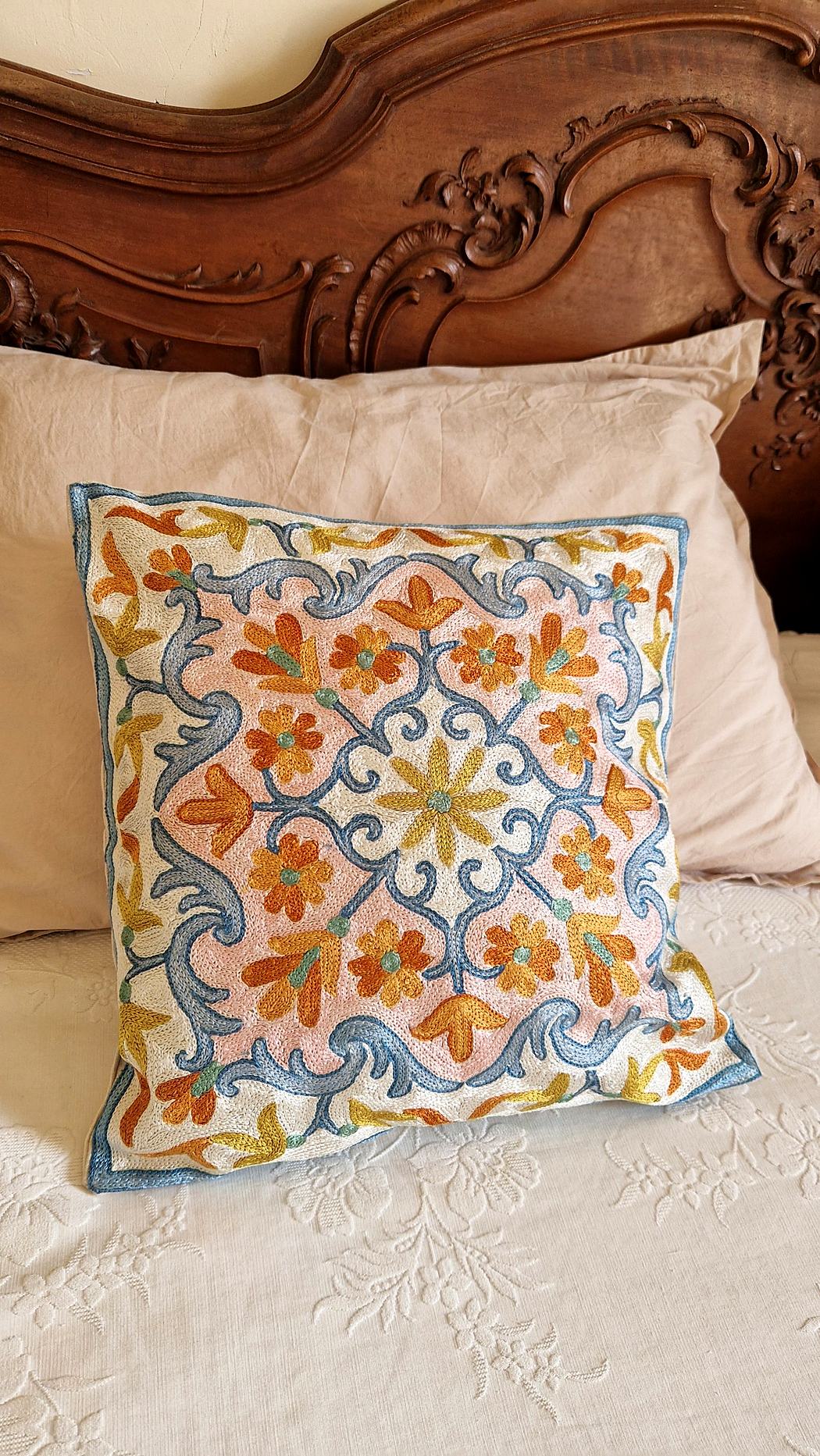 Housse de coussin brodée du Cachemire – Arabesques de Nishat – Image 2