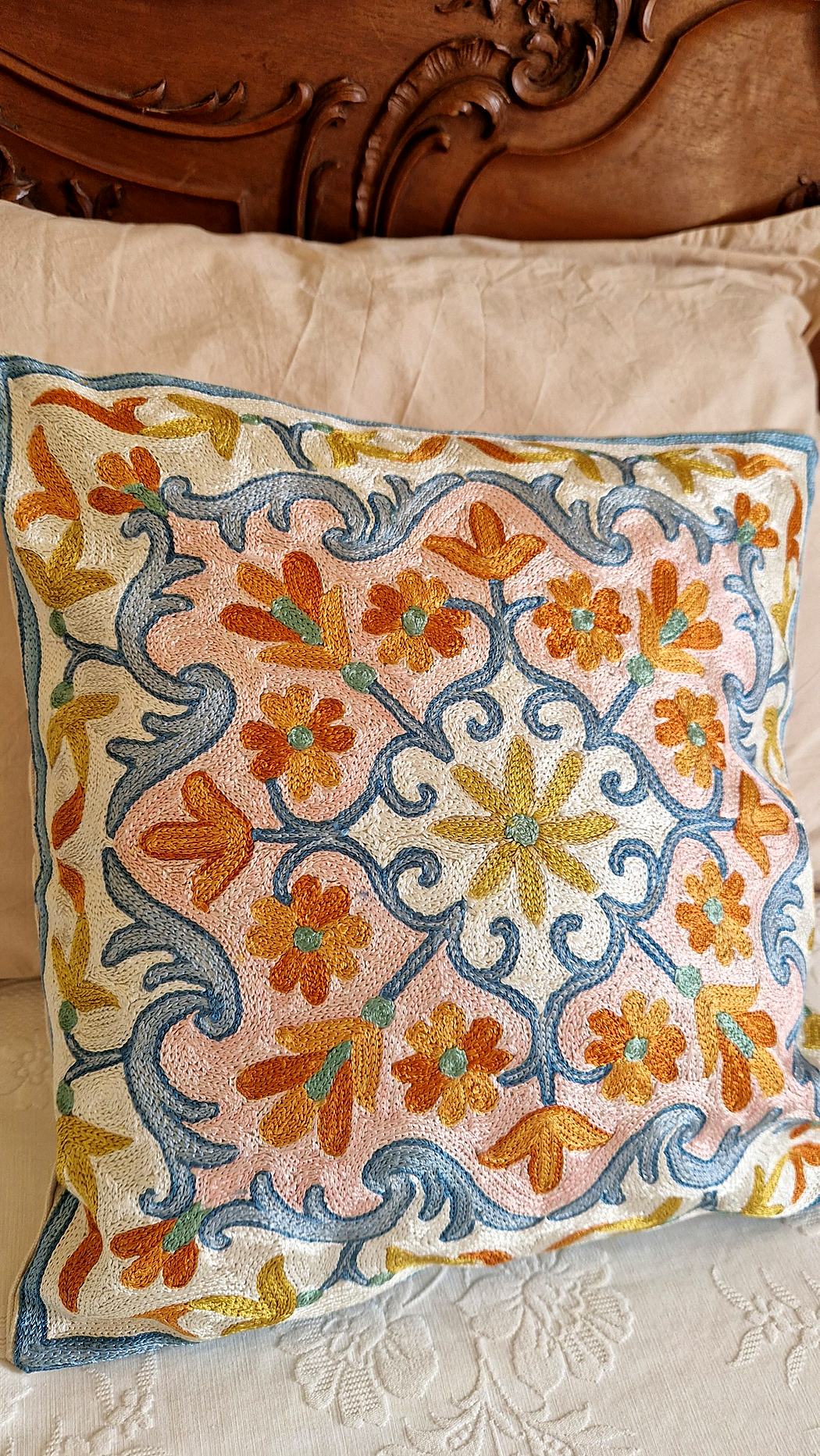 Housse de coussin brodée du Cachemire – Arabesques de Nishat – Image 4