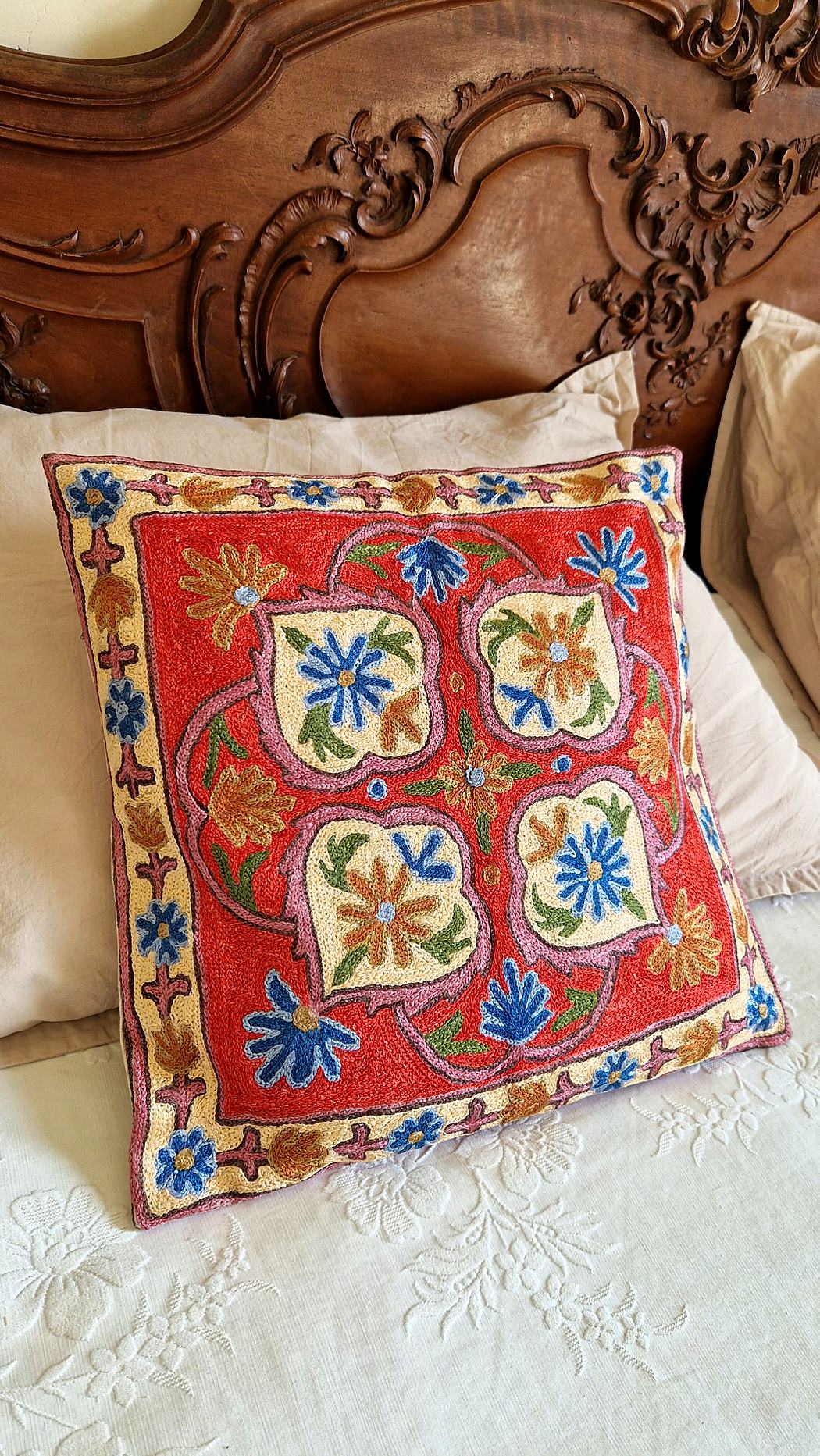 Housse de coussin brodée du Cachemire – Châle Kani – Image 2