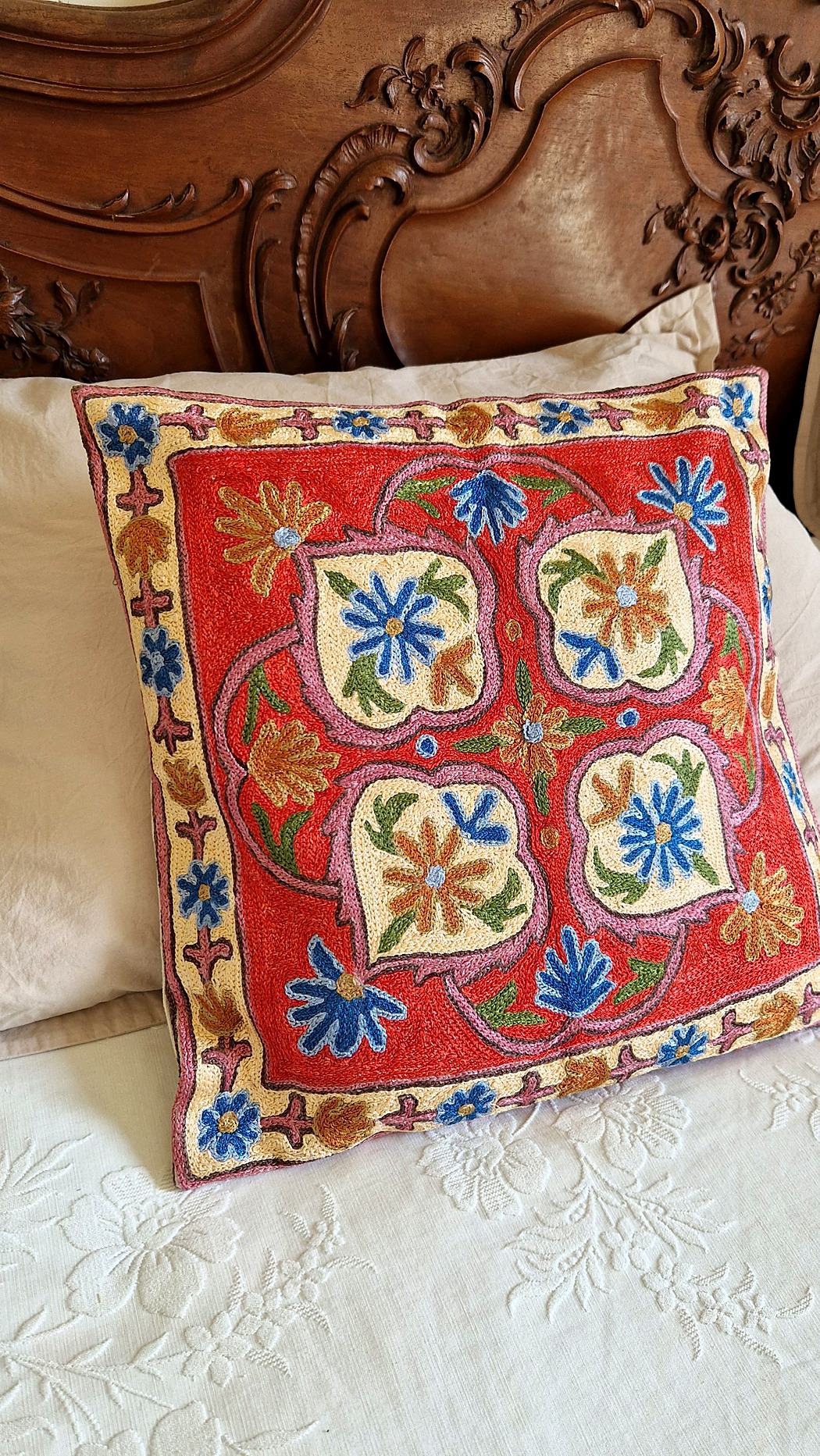 Housse de coussin brodée du Cachemire – Châle Kani – Image 3