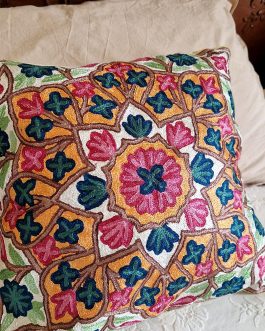 Housse de coussin brodée du Cachemire – Chashme Shahi