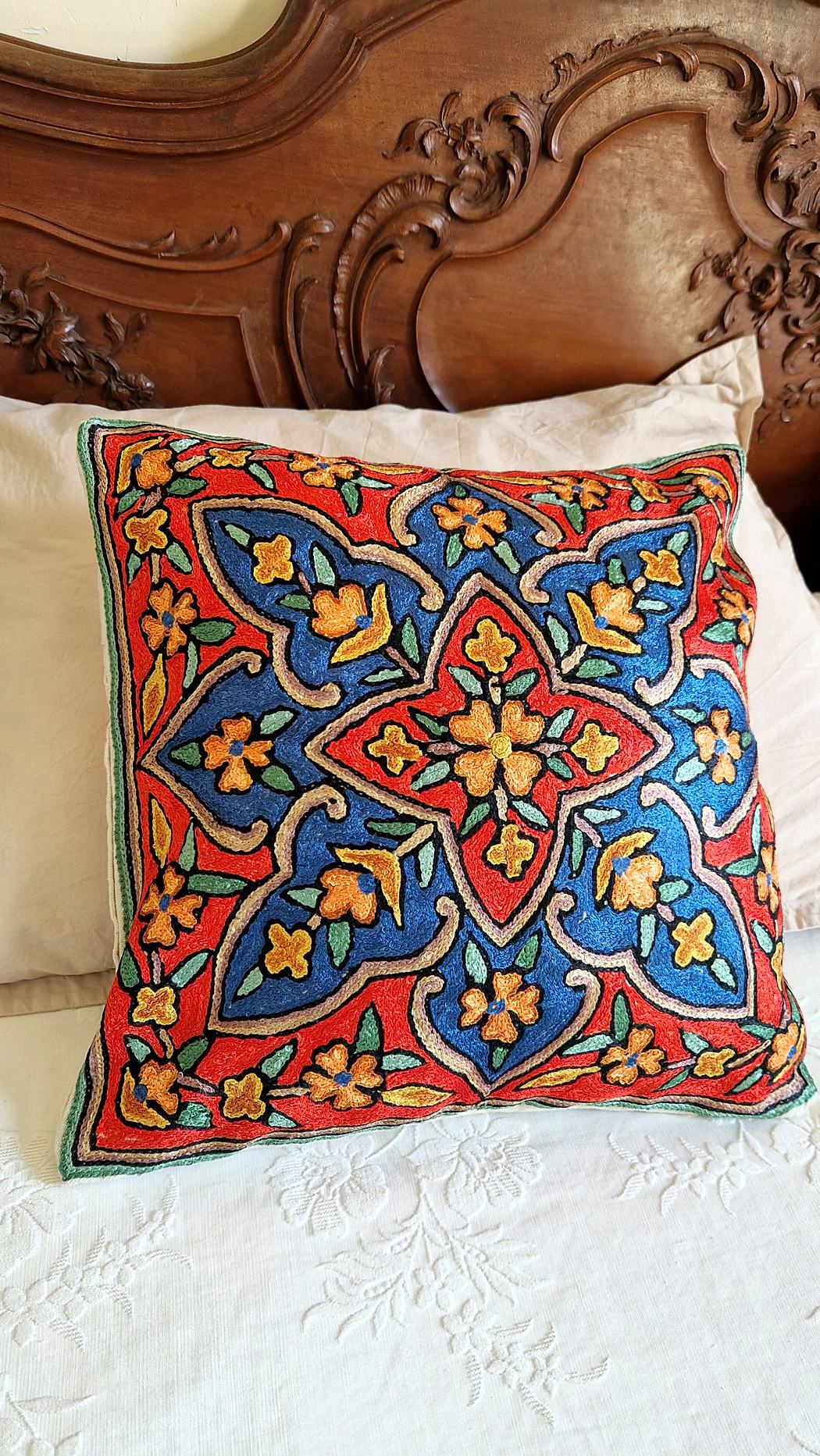 Housse de coussin brodée du Cachemire – Étoile moghole