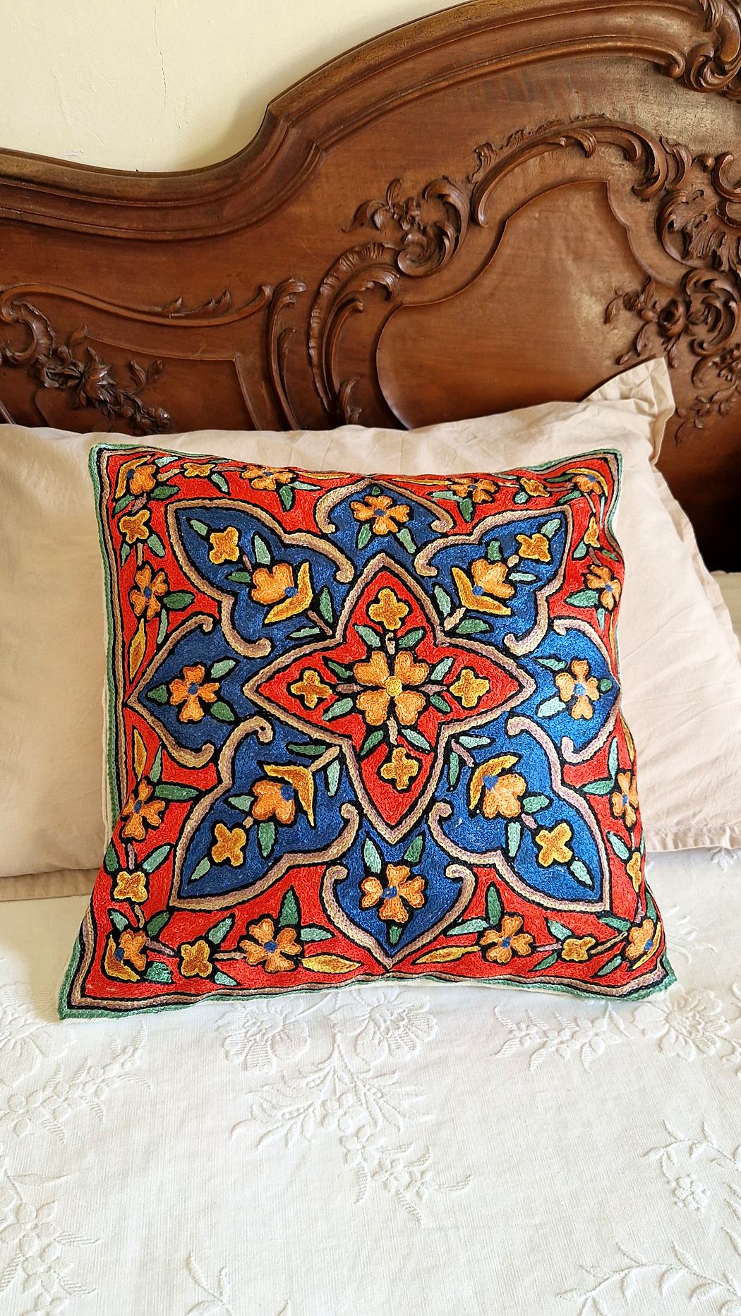 Housse de coussin brodée du Cachemire – Étoile moghole – Image 2