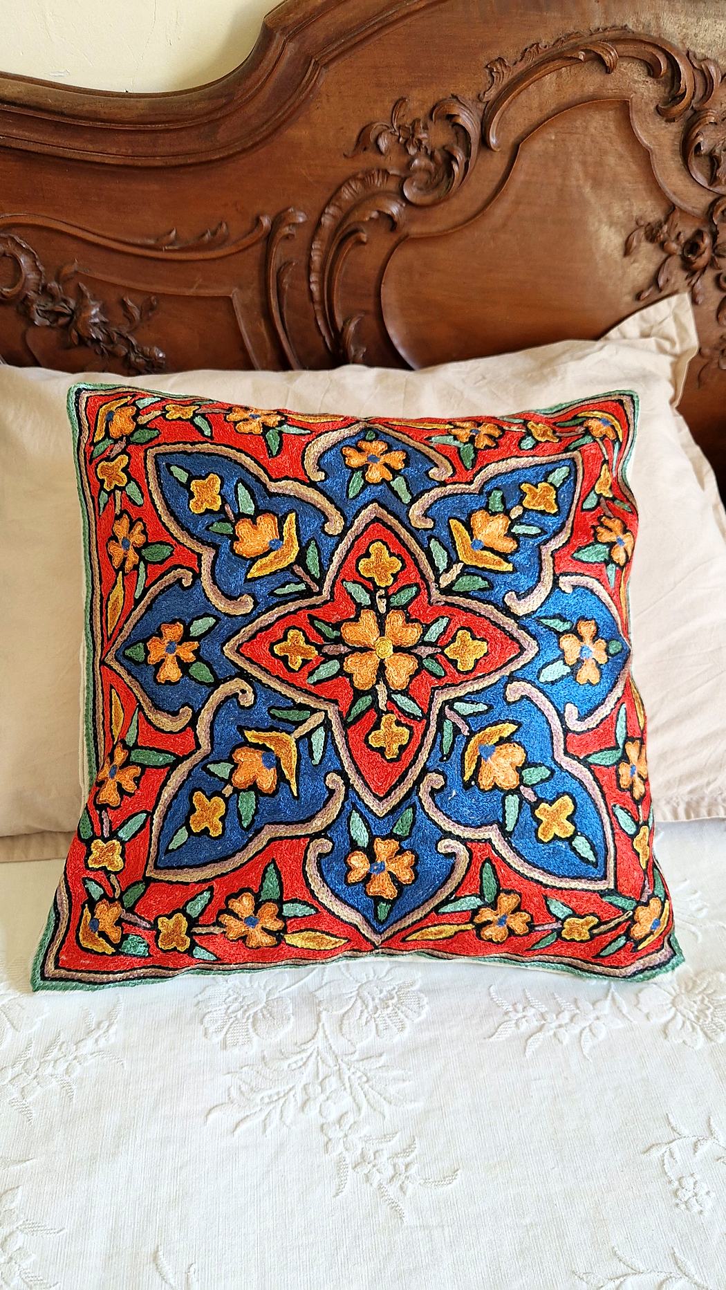 Housse de coussin brodée du Cachemire – Étoile moghole – Image 3