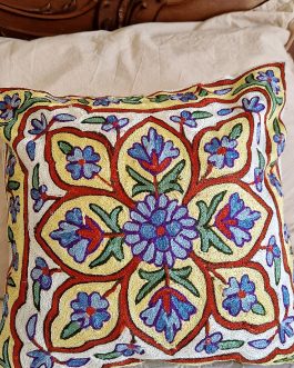 Housse de coussin brodée du Cachemire – Iris du Cachemire