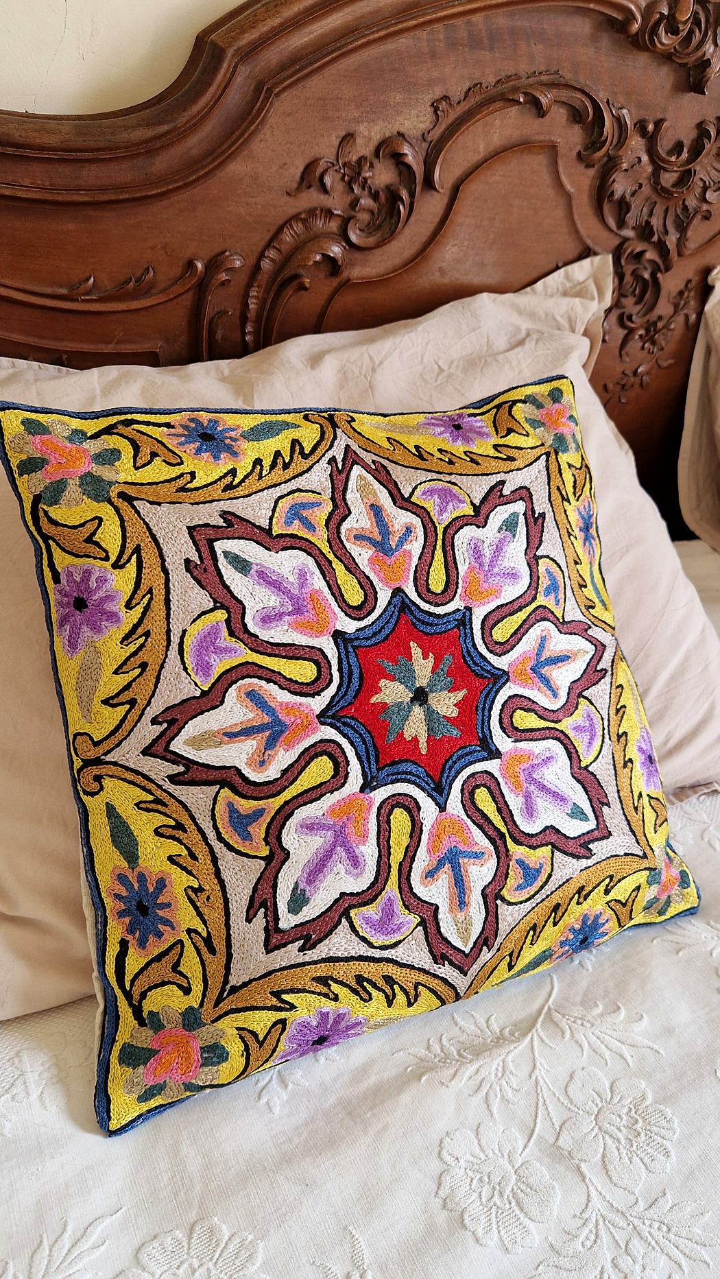 Housse de coussin brodée du Cachemire – Rosace Chinar – Image 3