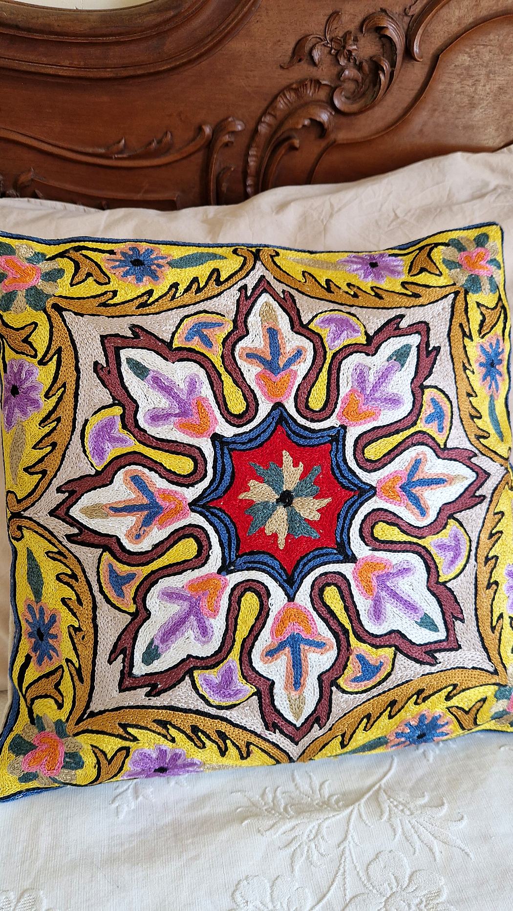 Housse de coussin brodée du Cachemire – Rosace Chinar – Image 4