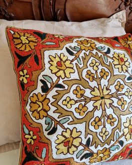 Housse de coussin brodée du Cachemire – Safran de Pampore