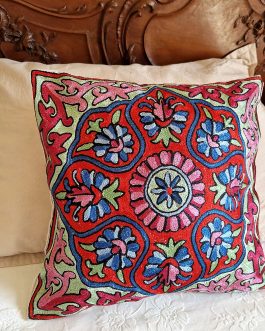 Housse de coussin brodée du Cachemire – Tulipes de Srinagar