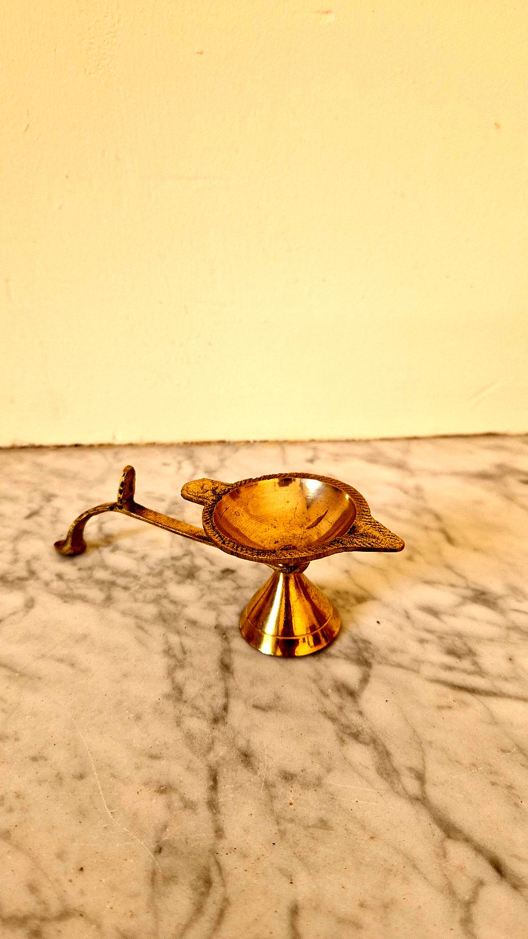 Diya, lampe à huile indienne en laiton – Aum – Image 2
