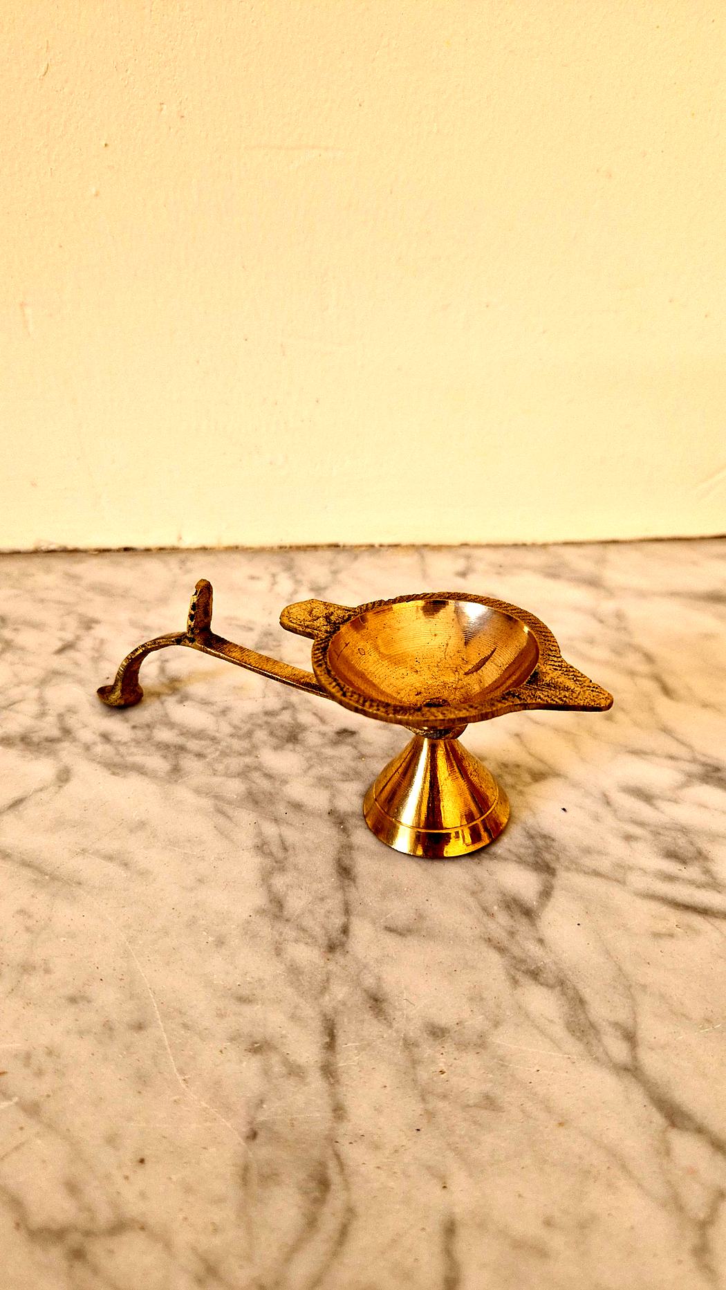 Diya, lampe à huile indienne en laiton – Aum – Image 3