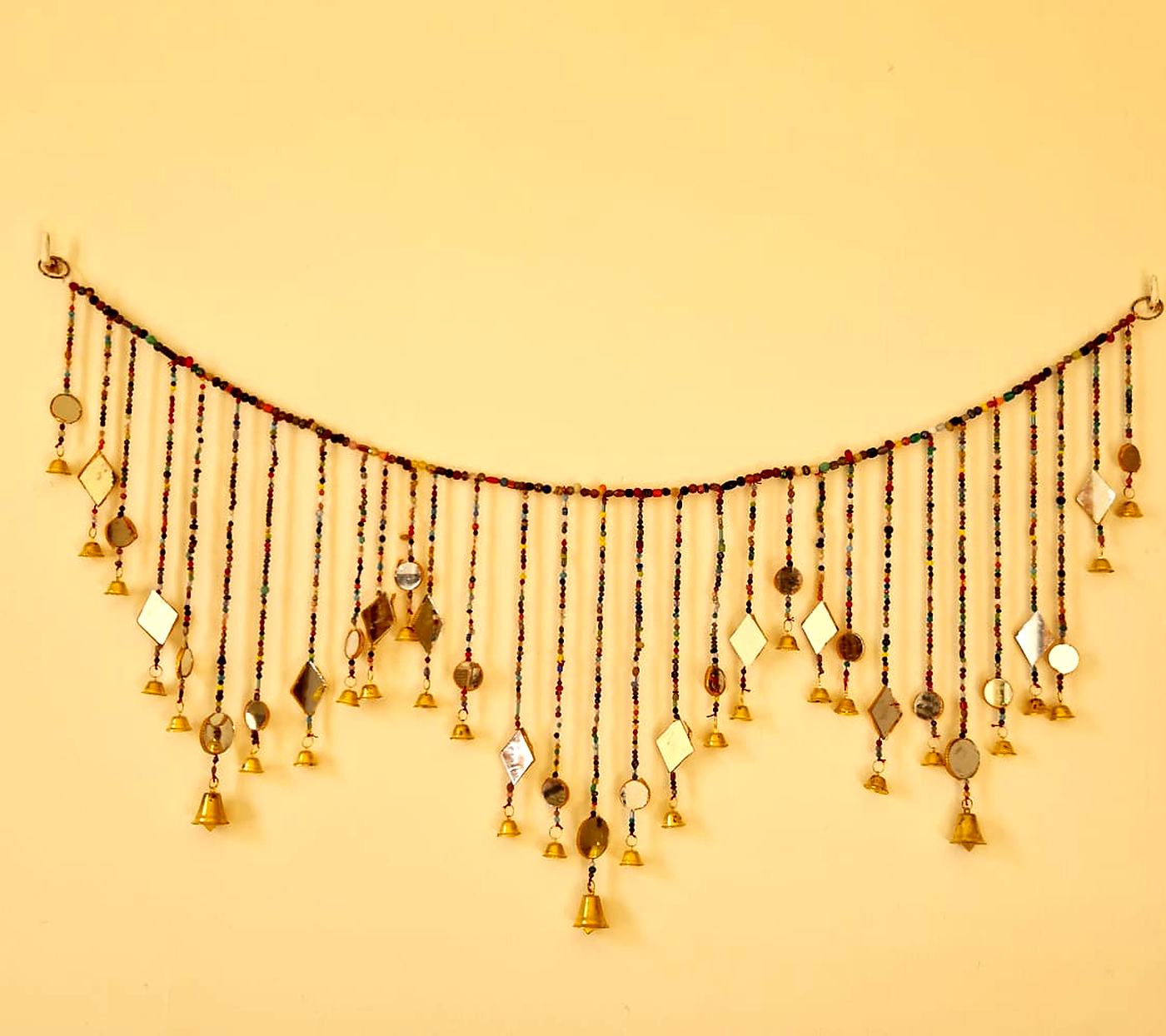 Toran indien multicolore en perles, miroirs et clochettes – 3 modèles – Image 3