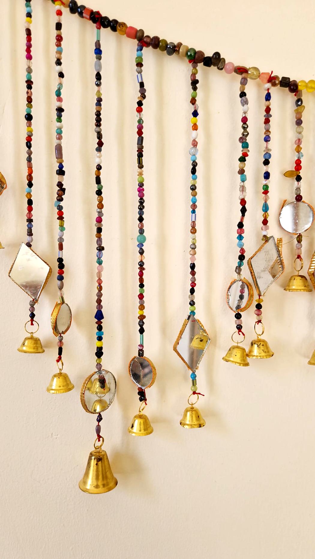 Toran indien multicolore en perles, miroirs et clochettes – 3 modèles – Image 9