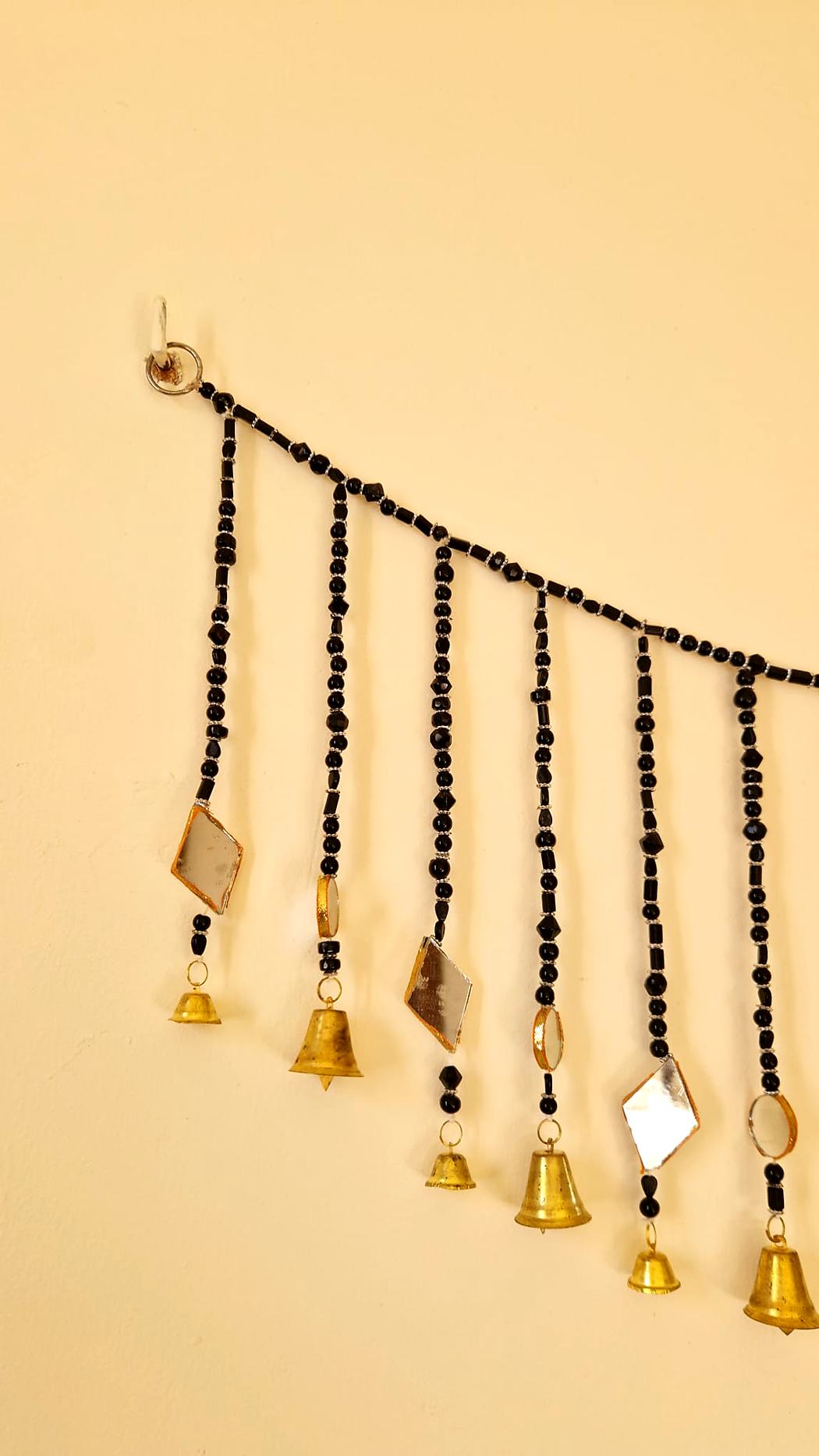 Toran indien en perles, miroirs et clochettes – noir ou marron ambré – Image 5